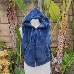 Calia by Carrie Underwood blue fuzzy vest medium